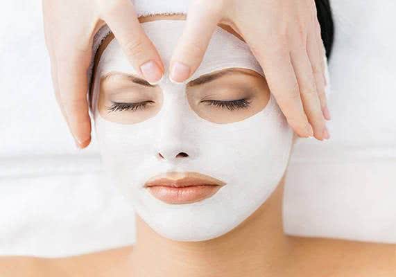 ¿ En qué consiste una limpieza facial profesional?